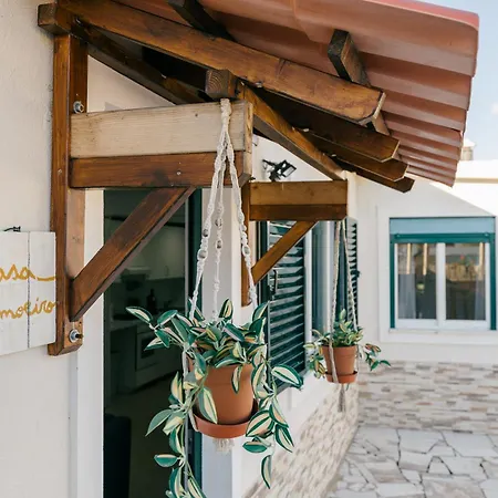 Tree House - Casa Limoeiro Hébergement de vacances *